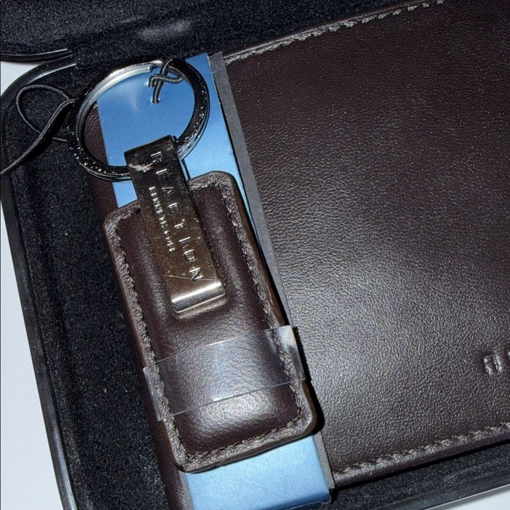 Kenneth Cole Reaction Dark Brown Wallet and Keychain Set